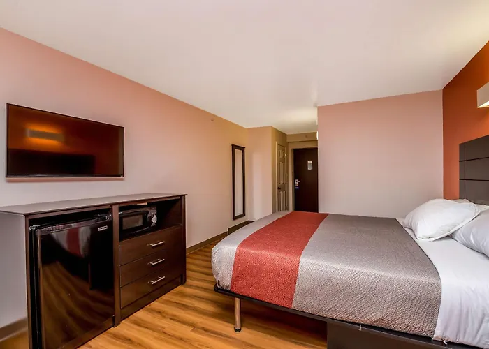 6 Peoria, Il Hotel 4*