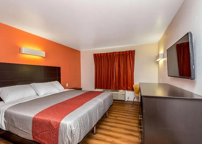 Hotel 6 Peoria, Il