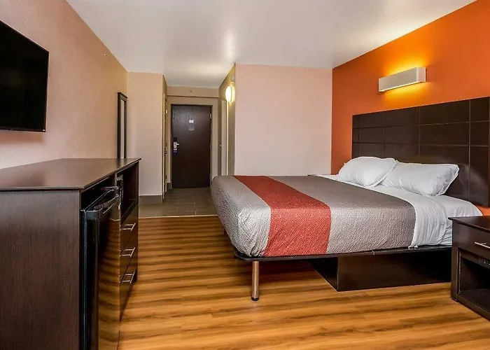 6 Peoria, Il Hotel 4*