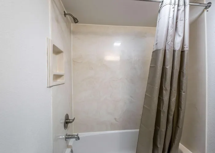 Hotel 6 Peoria, Il