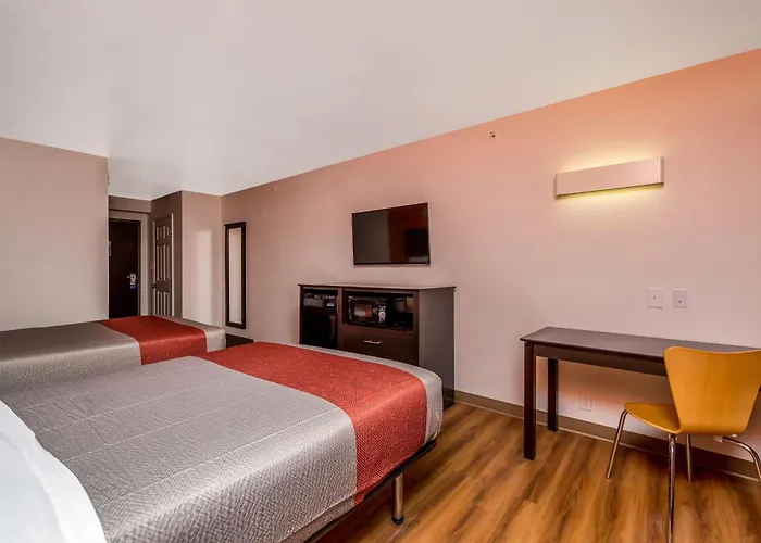 Hotel 6 Peoria, Il 4*