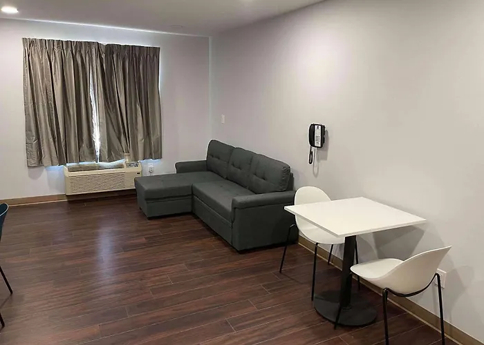 Hotel 6 Peoria, Il