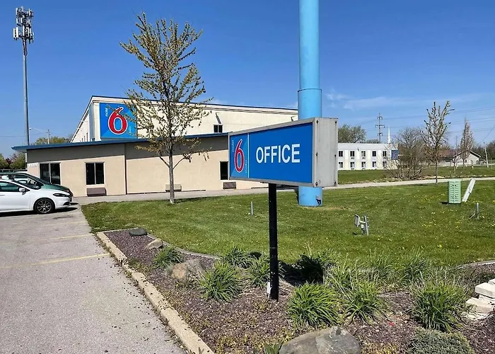 6 Peoria, Il Hotel 4*