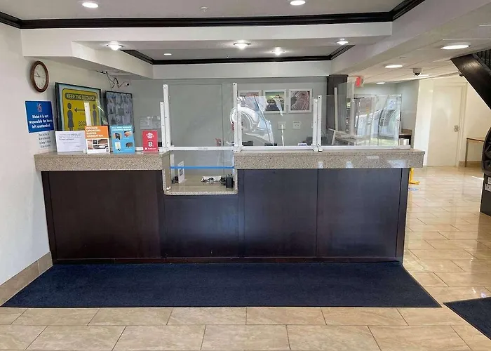 6 Peoria, Il Hotel