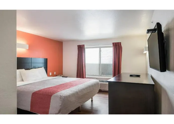 6 Peoria, Il Hotel