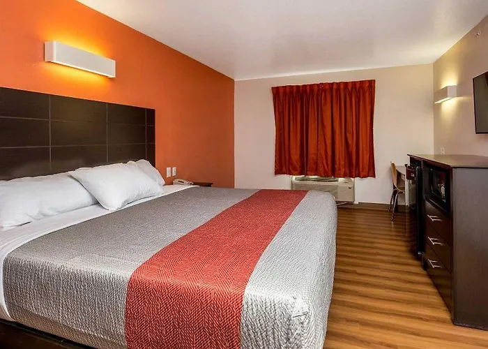 Hotel 6 Peoria, Il 4*