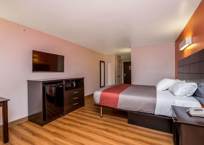 6 Peoria, Il Hotel