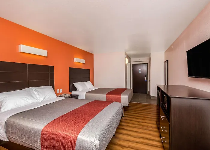 6 Peoria, Il Hotel