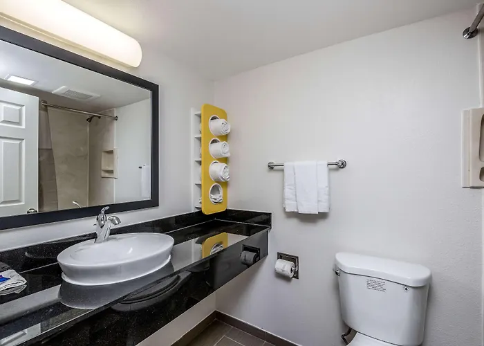 6 Peoria, Il Hotel