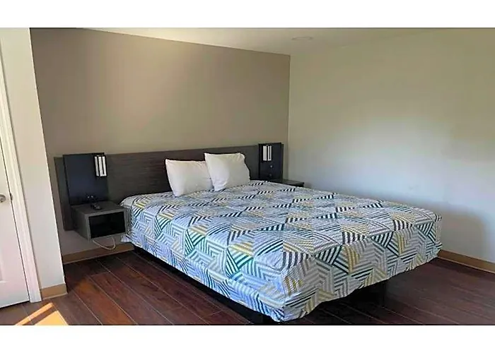 6 Peoria, Il Hotel 4*